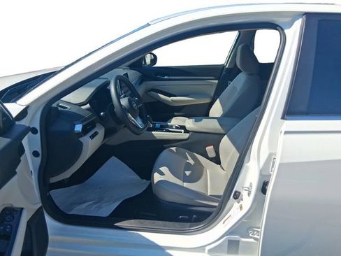Used 2023 Nissan Altima 2.5 SV FWD image 10
