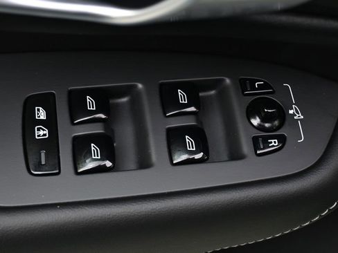 Used 2024 Volvo XC90 B6 Ultimate w/ Protection Package Premier image 24