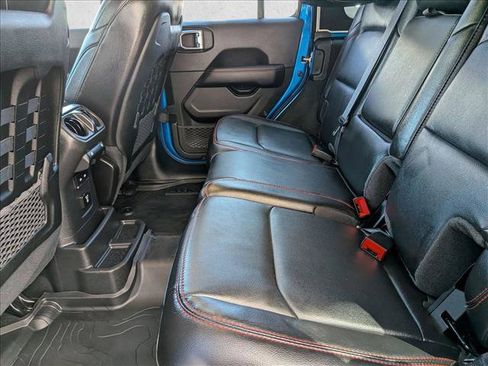 Used 2022 Jeep Wrangler Unlimited Rubicon w/ Cold Weather Group image 17