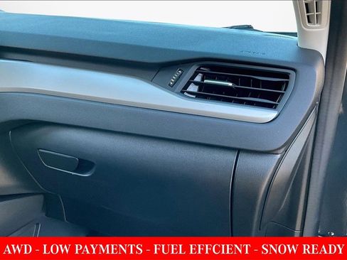 Used 2022 Ford Escape SE w/ Cold Weather Package image 24