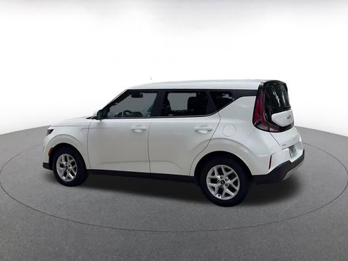Used 2025 Kia Soul LX w/ LX Technology Package FWD image 10