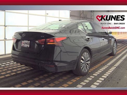 Used 2024 Nissan Altima 2.5 SV image 5