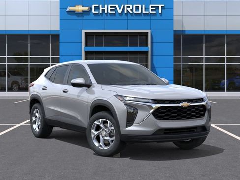 New 2026 Chevrolet Trax LS w/ LS Convenience Package FWD image 7