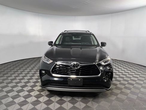 Used 2024 Toyota Highlander Platinum image 9