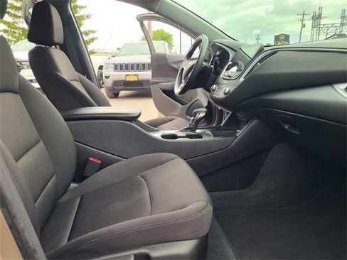Used 2022 Chevrolet Malibu LT image 16