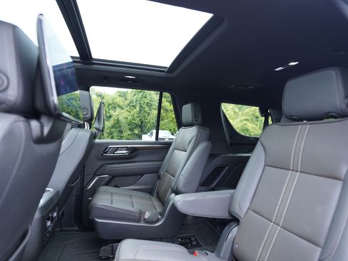 Used 2025 Chevrolet Tahoe High Country AWD/4WD image 10