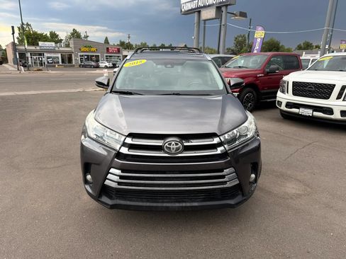 Used 2018 Toyota Highlander Limited w/ Carpet Mat Package (TMS) AWD/4WD image 4