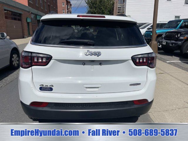 Used 2024 Jeep Compass Latitude AWD/4WD image 4