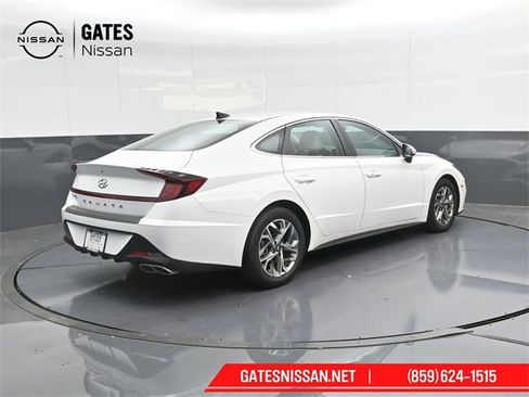Used 2023 Hyundai Sonata SEL image 2