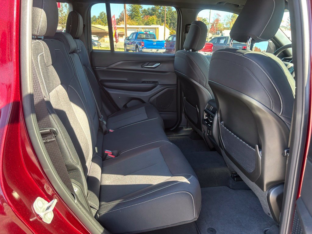 Used 2025 Jeep Grand Cherokee Laredo X w/ Luxury Tech Group I AWD/4WD image 20