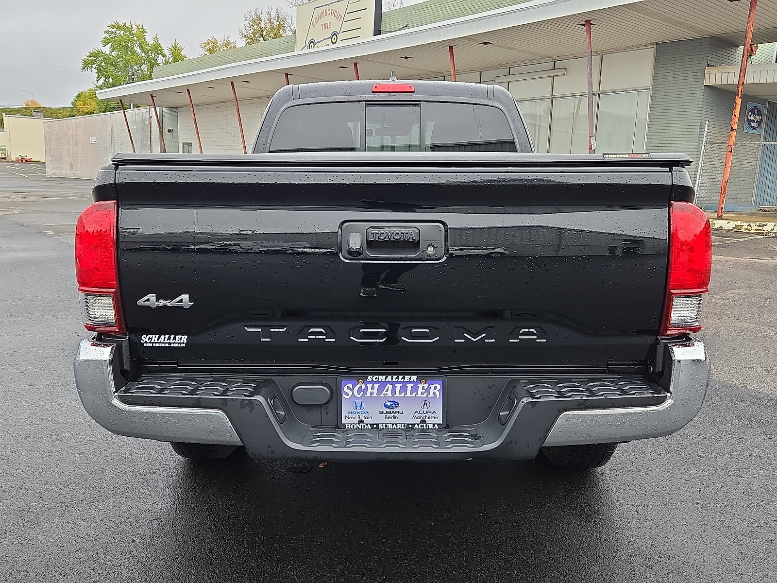 Used 2018 Toyota Tacoma SR5 w/ SR5 Appearance Package (SM) AWD/4WD image 5