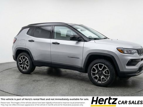 Used 2025 Jeep Compass Trailhawk AWD/4WD image 1