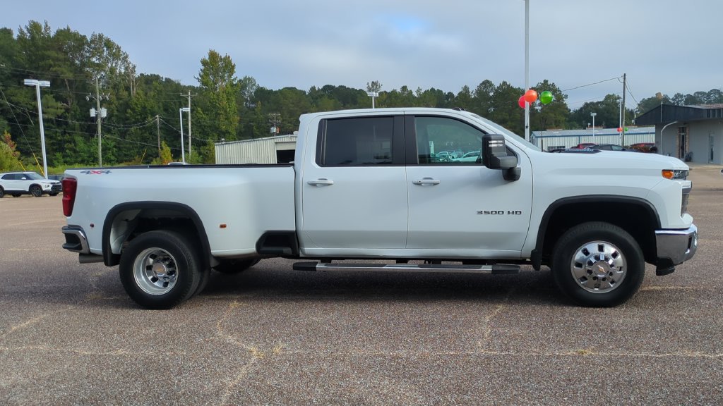 Used 2026 Chevrolet Silverado 3500 LT w/ All Star Edition AWD/4WD image 4