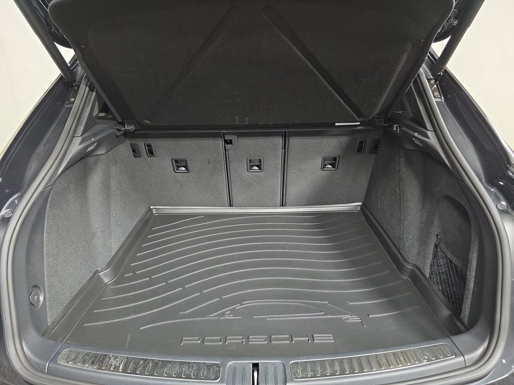Certified 2026 Porsche Macan AWD/4WD image 25