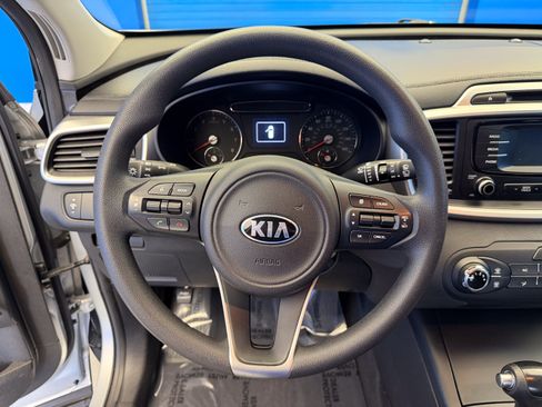 Used 2017 Kia Sorento FWD image 13