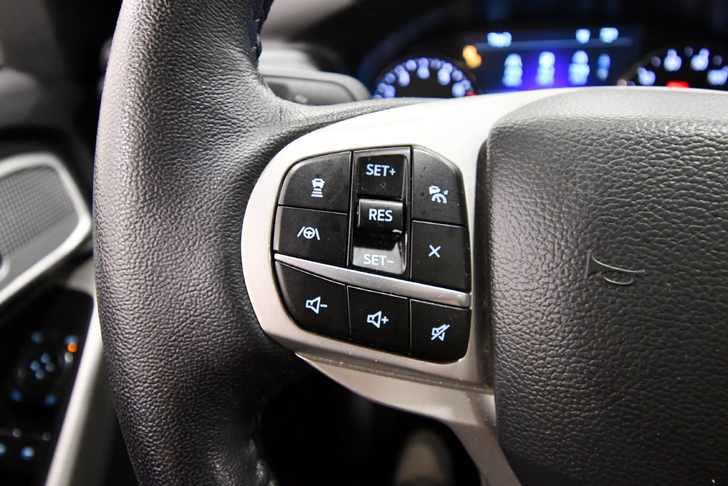 Used 2022 Ford Explorer Limited w/ Equipment Group 301A AWD/4WD image 21