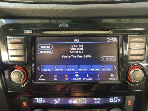 Used 2019 Nissan Rogue SV w/ Premium Package image 24