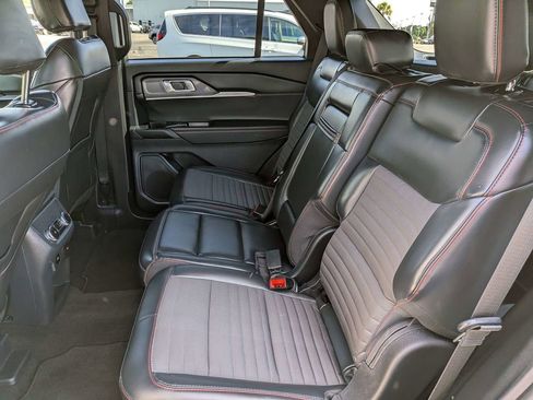 Used 2025 Ford Explorer ST-Line w/ ST-Line Street Pack AWD/4WD image 16
