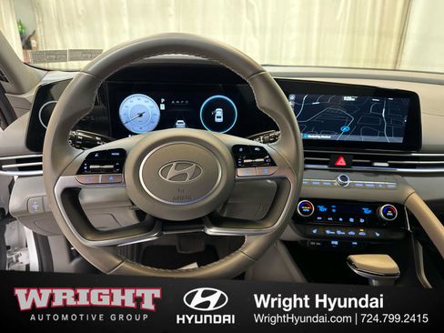 Used 2025 Hyundai Elantra SEL FWD image 19