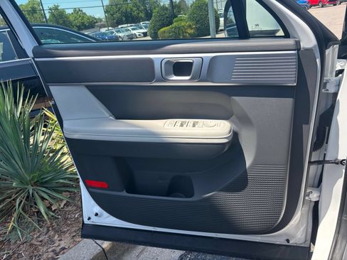 Used 2025 Hyundai Santa Fe SEL FWD image 18