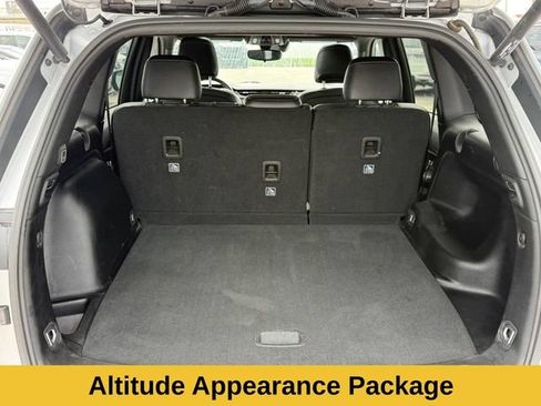 Used 2023 Jeep Grand Cherokee Laredo AWD/4WD image 6
