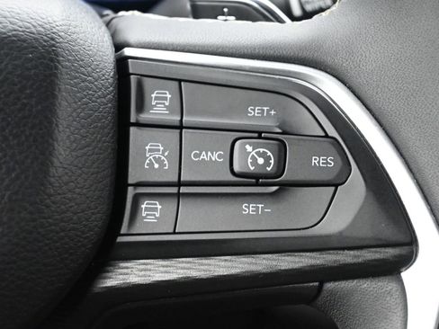 Used 2023 Jeep Grand Cherokee L Laredo image 7