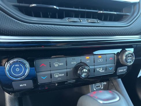 New 2025 Jeep Compass Latitude w/ Sun & Sound Group image 38