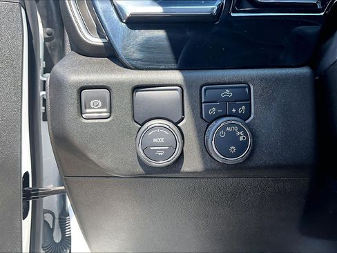 Used 2025 Chevrolet Silverado 1500 LT RWD image 36