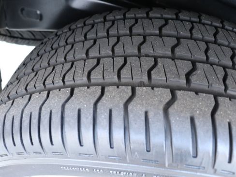 Used 2013 Lexus LX 570 4WD image 99