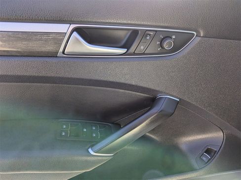 Used 2017 Volkswagen Passat 1.8T SE image 10
