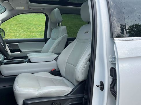 Used 2025 Ford Expedition Max Platinum AWD/4WD image 10