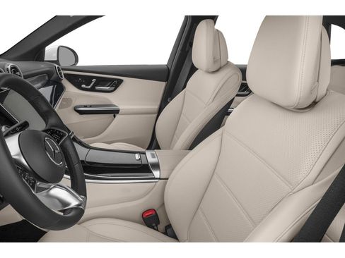 Used 2025 Mercedes-Benz GLC 300 4MATIC image 6