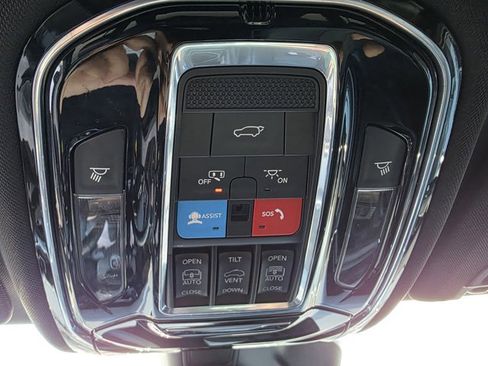 Used 2022 Jeep Grand Cherokee Overland w/ Advanced Protech Group III image 10