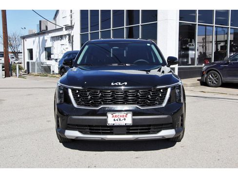 Certified 2025 Kia Sorento LX image 2