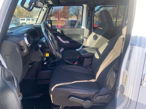 Used 2015 Jeep Wrangler Unlimited Sahara w/ Dual Top Group AWD/4WD image 10