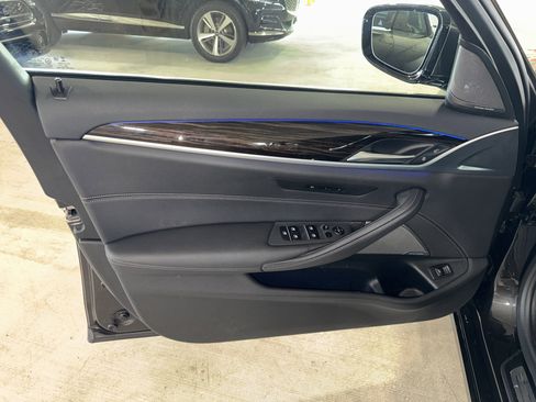 Used 2021 BMW 540i w/ Premium Package image 17