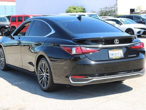 Used 2024 Lexus ES 300h w/ Premium Package FWD image 3
