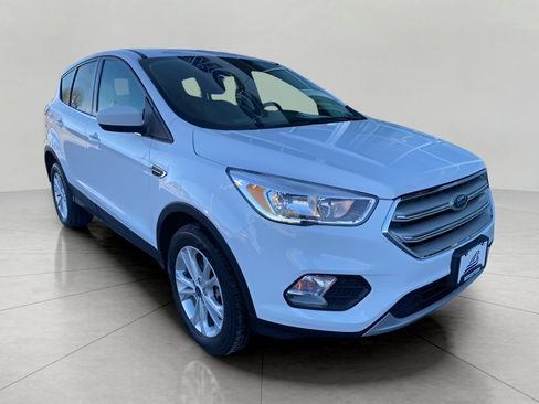 Certified 2019 Ford Escape SE image 2