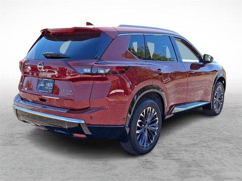 Used 2024 Nissan Rogue Platinum image 4