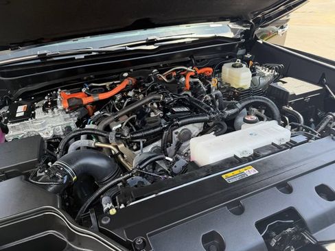 Certified 2025 Toyota Tacoma Limited AWD/4WD image 28