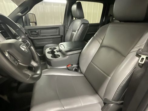 Used 2024 RAM 2500 Tradesman w/ Chrome Appearance Group image 9