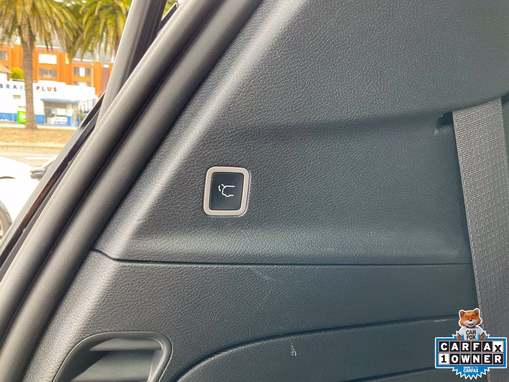Used 2023 Chrysler Pacifica Limited w/ Uconnect Theater Family Group FWD image 11