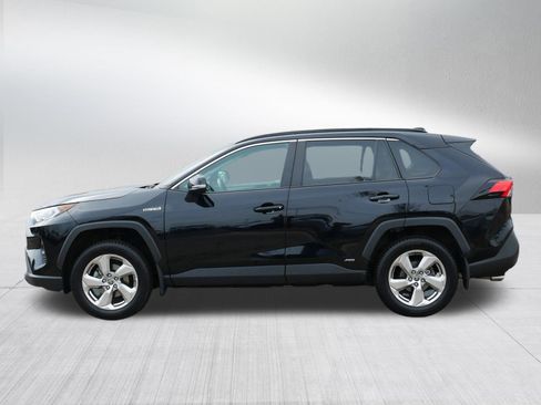 Used 2021 Toyota RAV4 XLE Premium AWD/4WD image 4