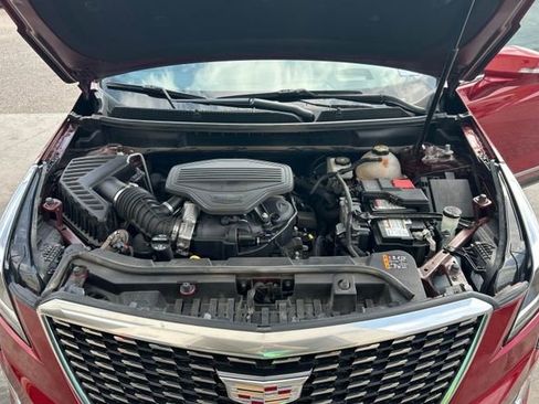 Used 2022 Cadillac XT5 Premium Luxury w/ Technology Package FWD image 10