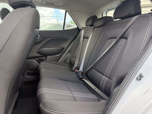 Used 2025 Hyundai Venue SEL FWD image 16
