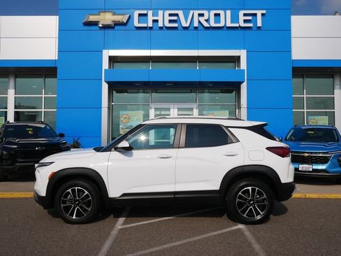 Used 2025 Chevrolet TrailBlazer LT AWD/4WD image 4