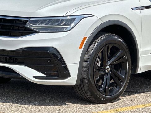 Used 2023 Volkswagen Tiguan SE R-Line image 8