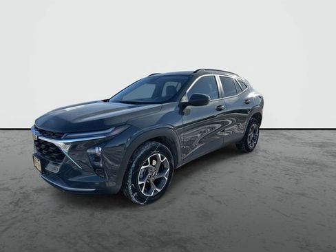 Used 2025 Chevrolet Trax LT image 4