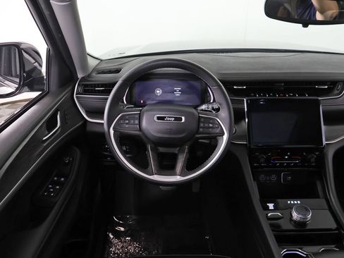 Used 2023 Jeep Grand Cherokee L Limited AWD/4WD image 40