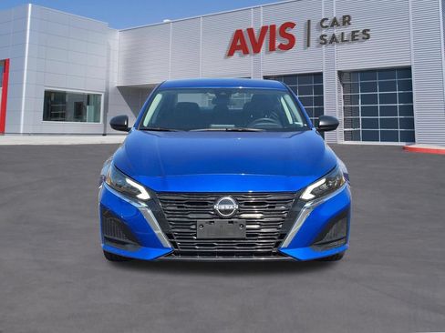 Used 2025 Nissan Altima 2.5 SV AWD/4WD image 2